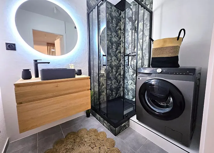 Forestier - T2 Cosy Avec Terrasse & 2 Parkings Privatifs -centre Apartman *