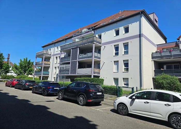 Forestier - T2 Cosy Avec Terrasse & 2 Parkings Privatifs -centre *